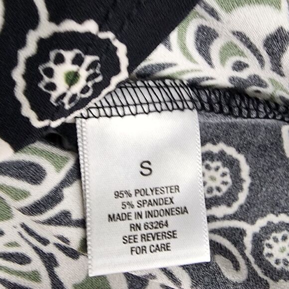 Roz & Ali Sleeveless Aztec Silver Embellished Top Size Small - Picture 8 of 8